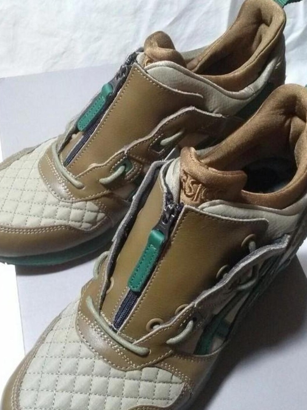 Aasics GEL-Lyte III MT Trainers In Chestnut And Green W/ Removable Zipper Shroud